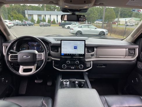 Certified 2024 Ford Expedition XLT image 8