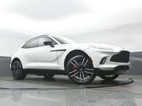 Used 2022 Aston Martin DBX image 30