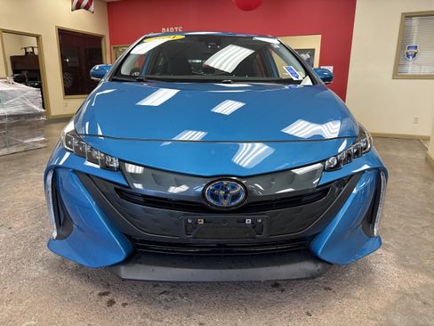 Used 2021 Toyota Prius Prime LE FWD image 2