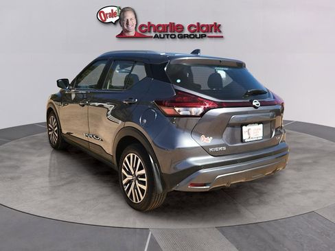 Used 2024 Nissan Kicks SV image 3