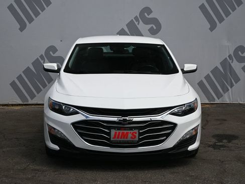 Used 2019 Chevrolet Malibu LT w/ Leather Package FWD image 2