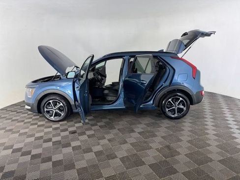 Certified 2025 Kia Niro EX FWD image 15