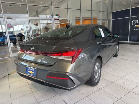 Used 2024 Hyundai Elantra SEL image 4