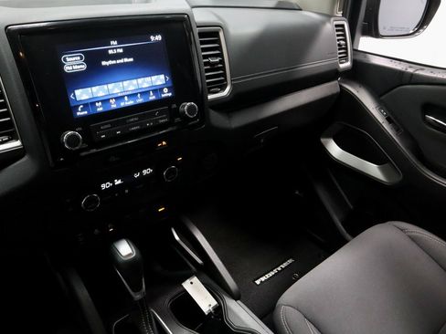 Certified 2024 Nissan Frontier SV w/ Technology Package image 32
