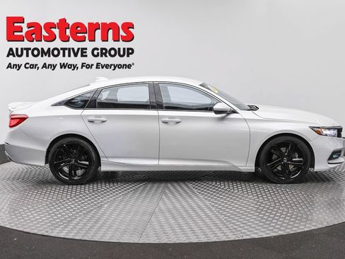 Used 2018 Honda Accord Sport image 4