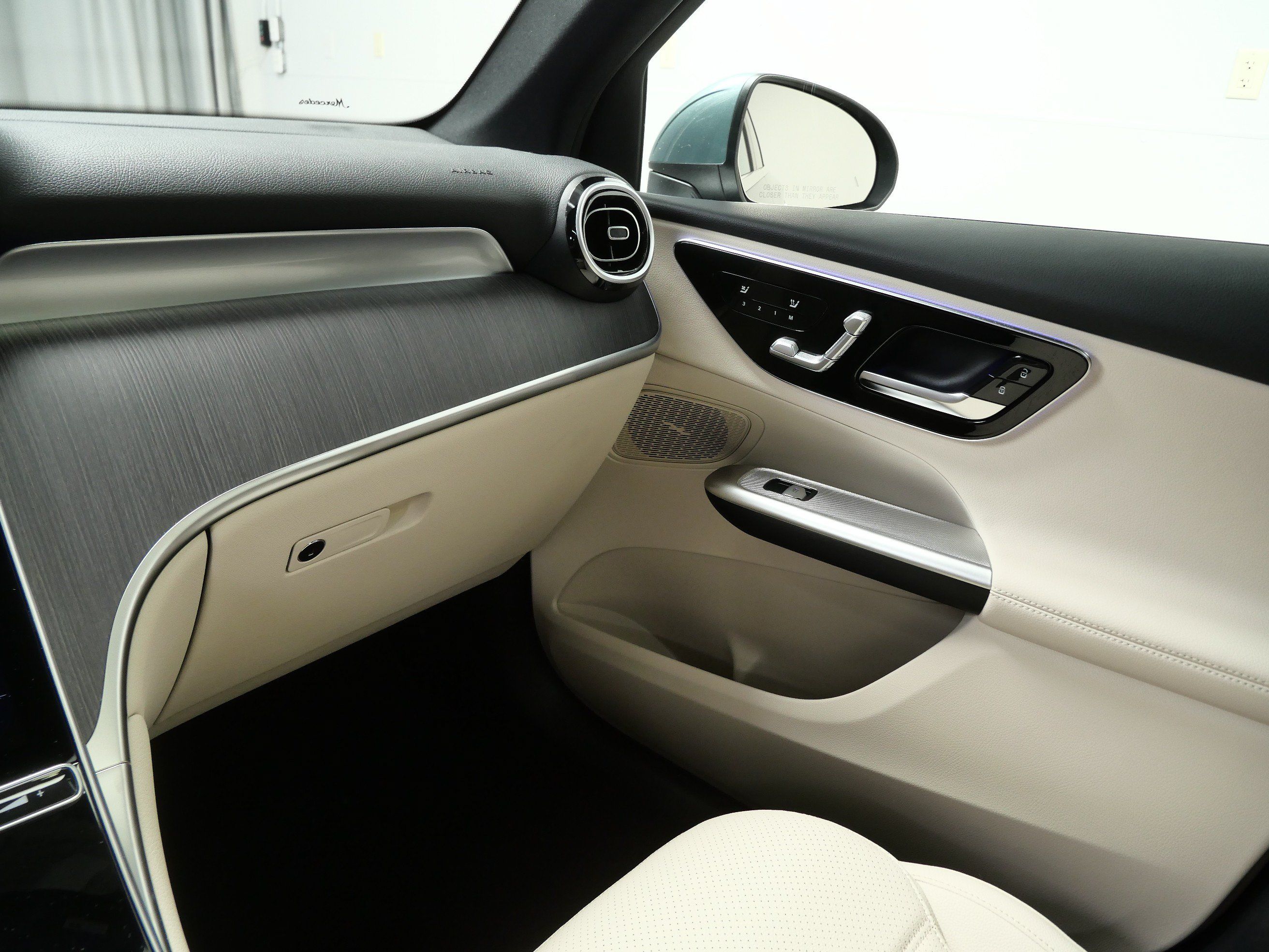 New 2026 Mercedes-Benz GLC 300 4MATIC image 11