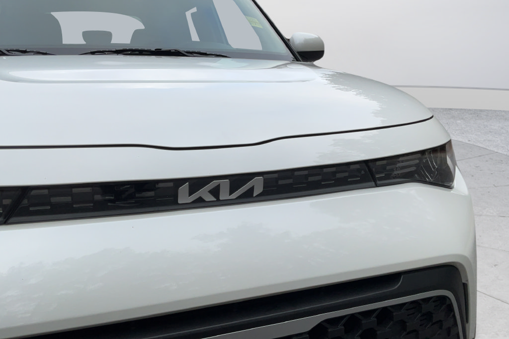 Used 2025 Kia Soul LX FWD image 27
