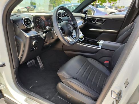 Used 2024 Mercedes-Benz GLC 300 4MATIC image 2