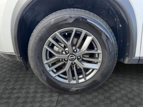 Used 2024 Nissan Rogue S image 14