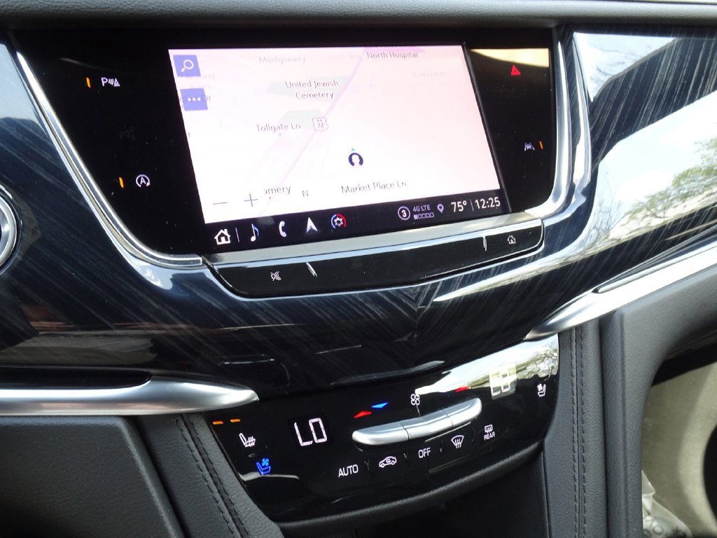 Certified 2025 Cadillac XT6 Premium Luxury AWD/4WD image 18