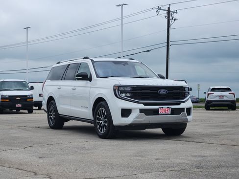 Used 2025 Ford Expedition Max Platinum AWD/4WD image 3