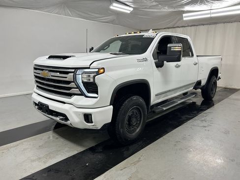 Used 2024 Chevrolet Silverado 3500 High Country w/ High Country Premium Package AWD/4WD image 5