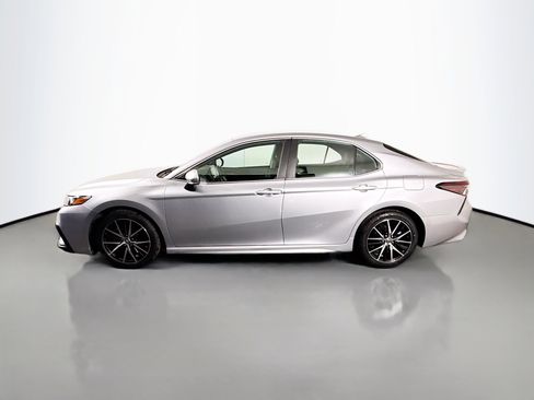 Used 2023 Toyota Camry SE image 6