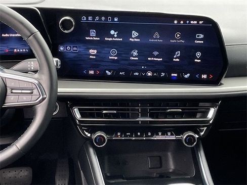 Used 2024 Chevrolet Traverse LT image 16