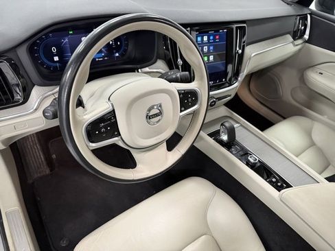 Used 2023 Volvo S60 B5 Plus image 10