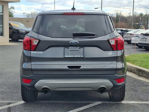Used 2019 Ford Escape SE image 5