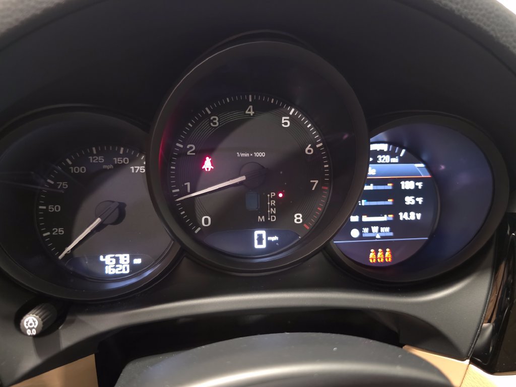 Certified 2026 Porsche Macan AWD/4WD image 25
