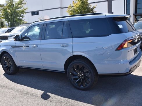 New 2025 Lincoln Navigator Reserve w/ Jet Appearance Package image 17