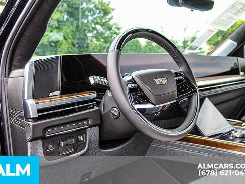 Used 2026 Cadillac Escalade Platinum Sport w/ LPO, Floor Liner Package AWD/4WD image 32