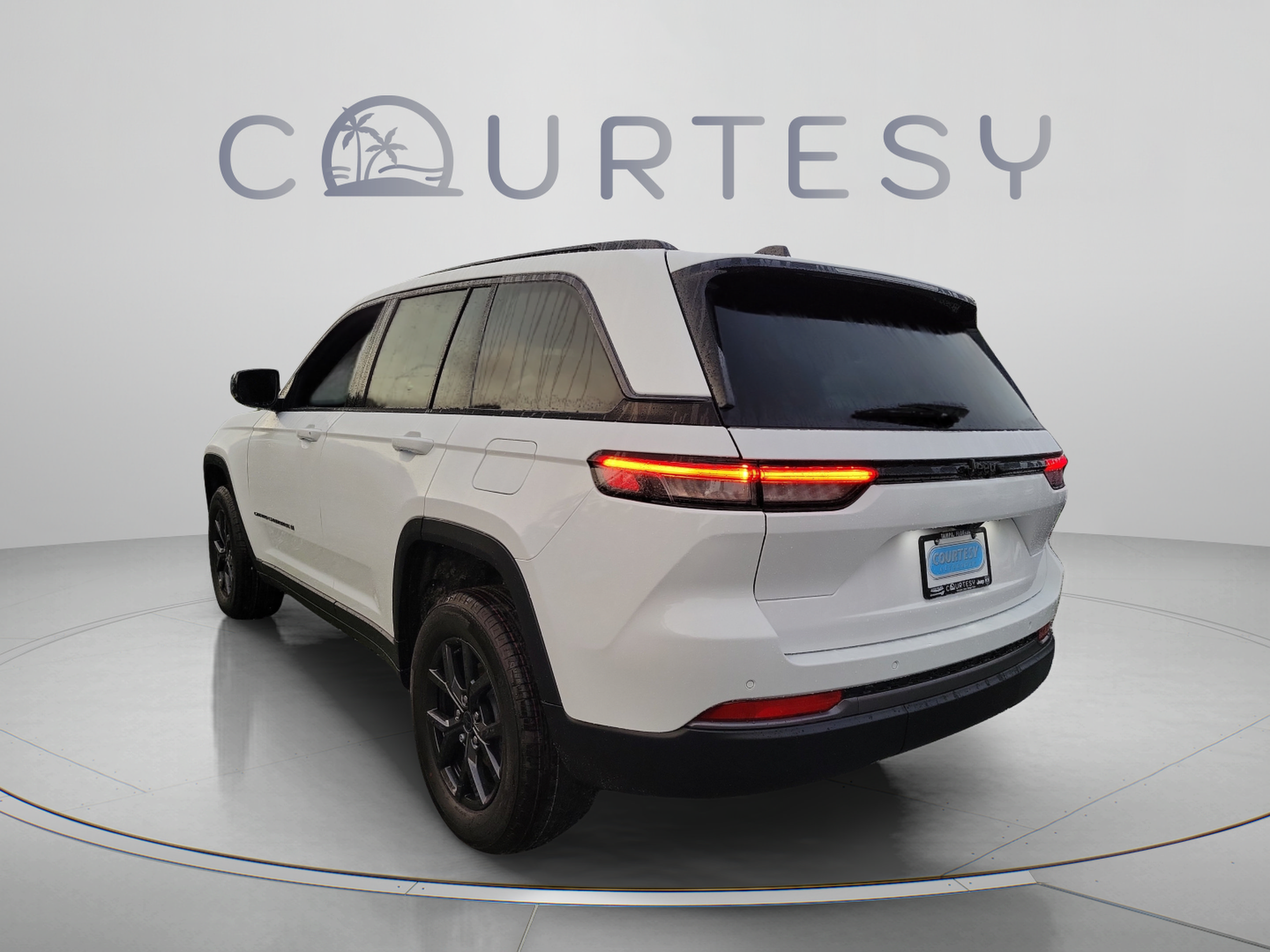 New 2027 Jeep Grand Cherokee Altitude RWD image 2