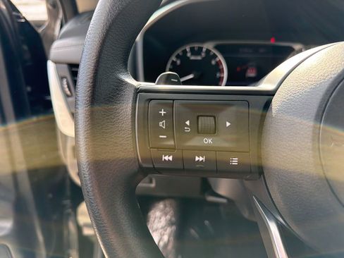 Used 2024 Nissan Rogue S FWD image 19