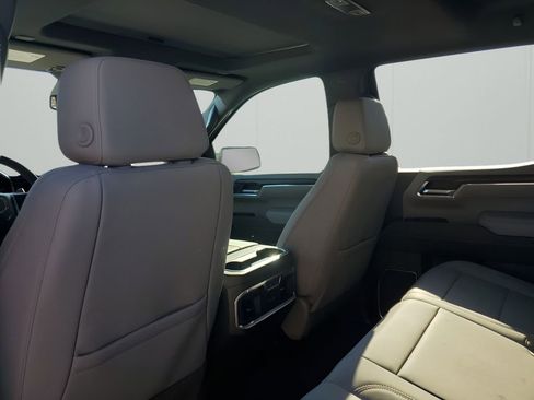 New 2026 GMC Sierra 1500 SLT image 16