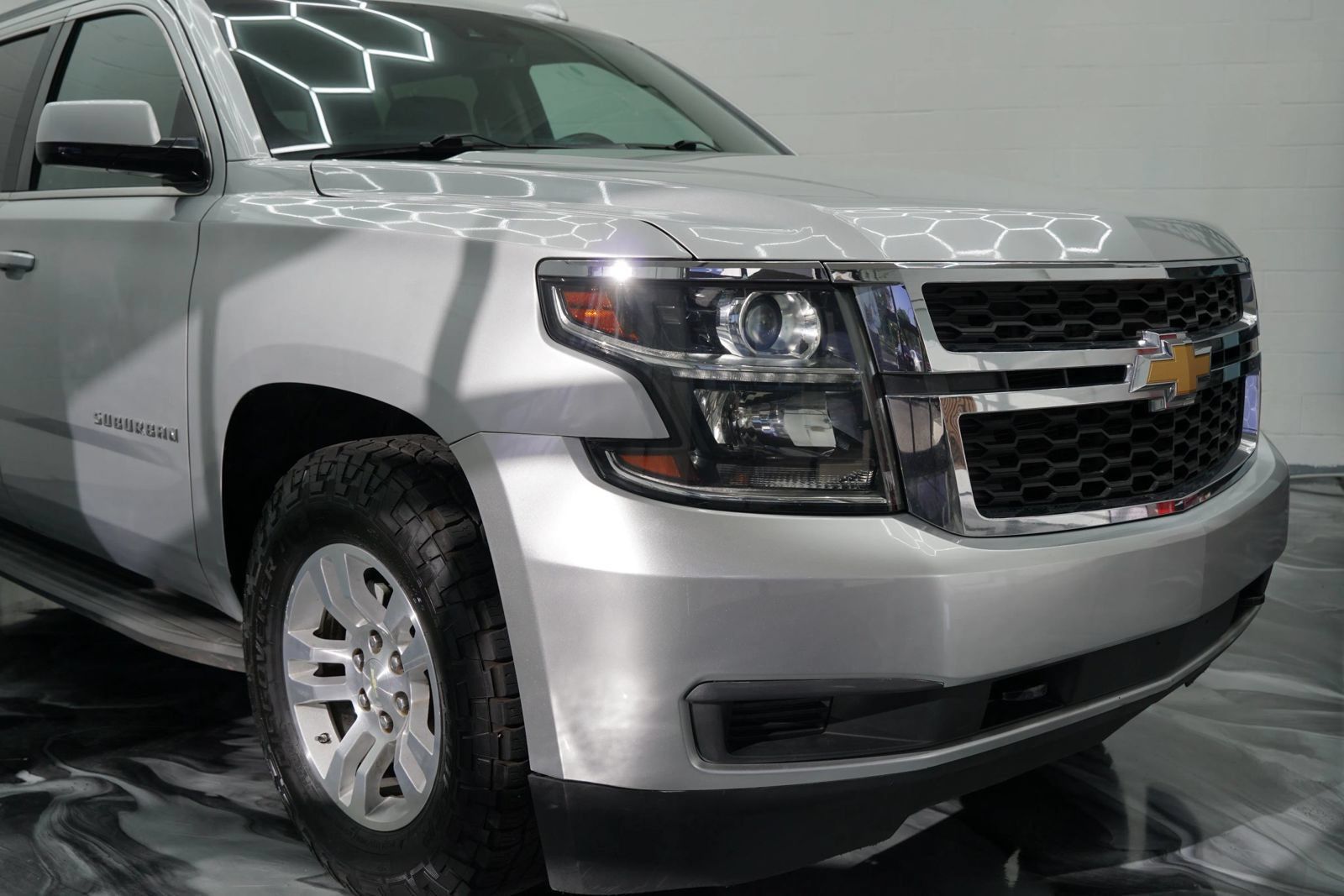 Used 2017 Chevrolet Suburban LT RWD image 5