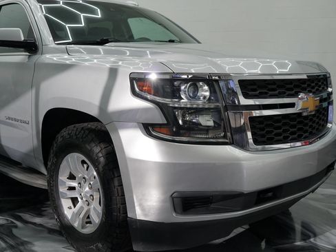 Used 2017 Chevrolet Suburban LT RWD image 5