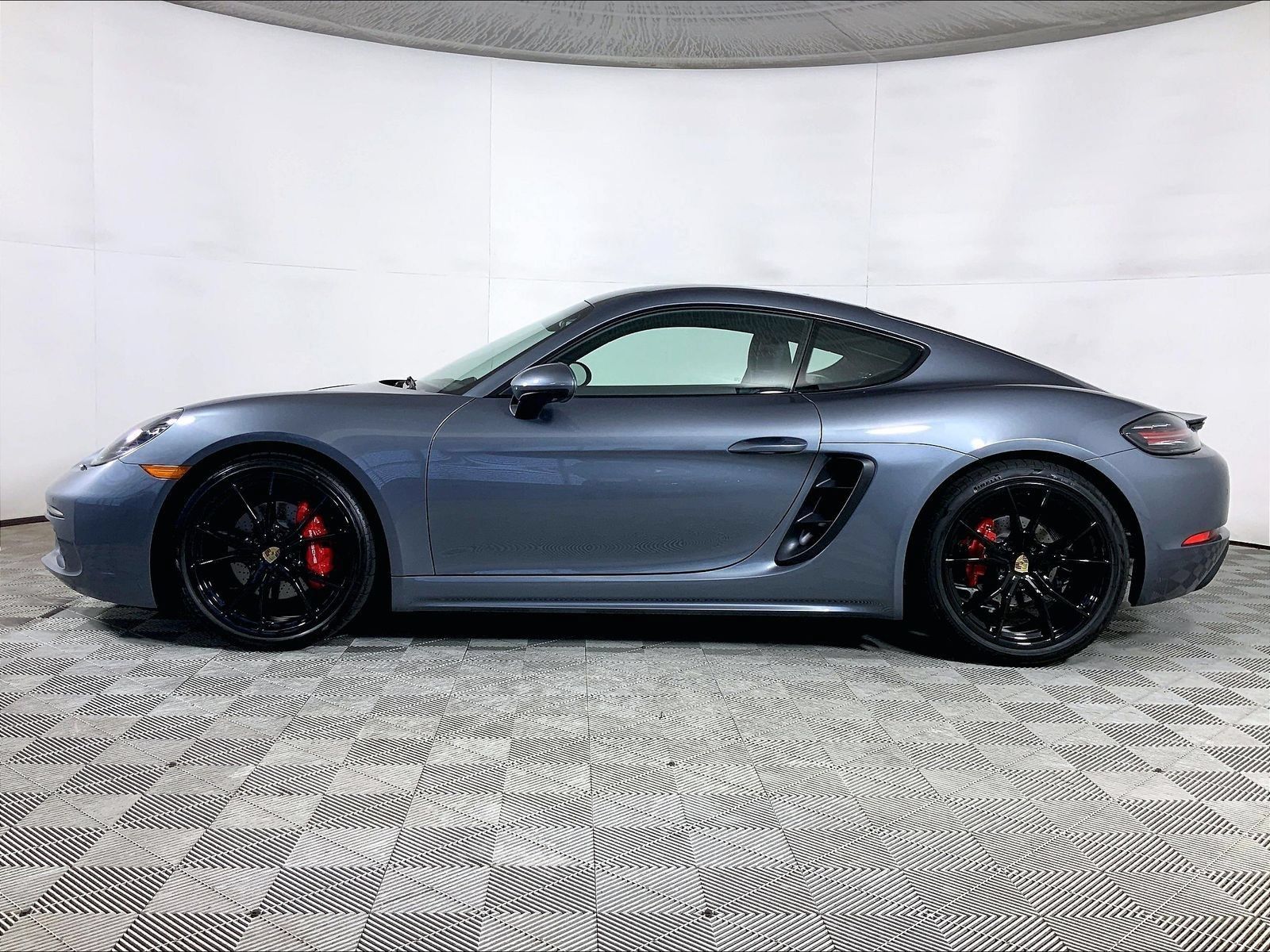 Used 2025 Porsche 718 Cayman S RWD image 2