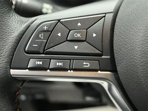 Used 2023 Nissan Kicks SR image 12