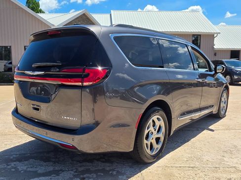 Used 2023 Chrysler Pacifica Limited FWD image 22