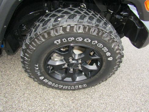 Used 2023 Jeep Wrangler Willys AWD/4WD image 12