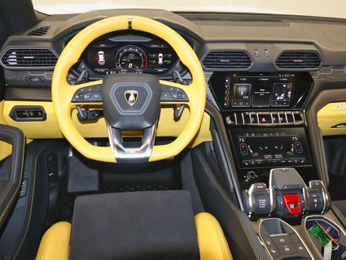 Used 2022 Lamborghini Urus image 38