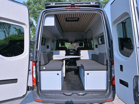 Used 2025 Mercedes-Benz Sprinter 2500 image 16