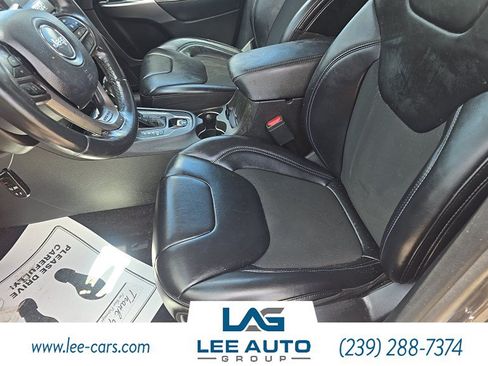 Used 2019 Jeep Cherokee Latitude Plus w/ Comfort/Convenience Group AWD/4WD image 5