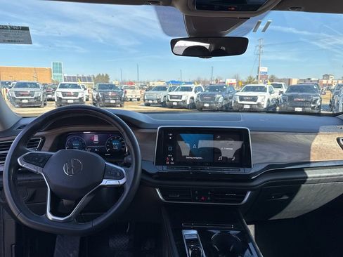 Used 2024 Volkswagen Atlas SE FWD image 37