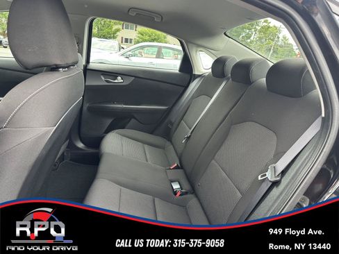 Used 2020 Kia Forte LXS FWD image 19
