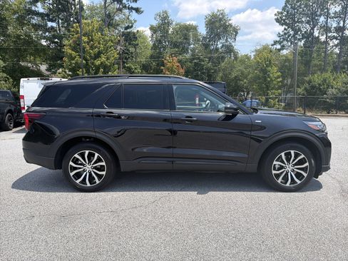 Used 2025 Ford Explorer ST-Line AWD/4WD image 9