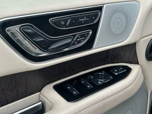 Used 2019 Lincoln Navigator Reserve image 27