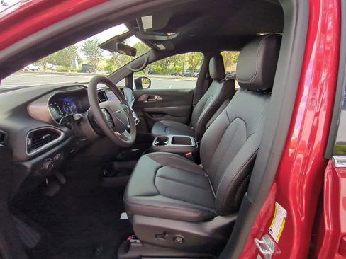 New 2026 Chrysler Voyager LX image 17