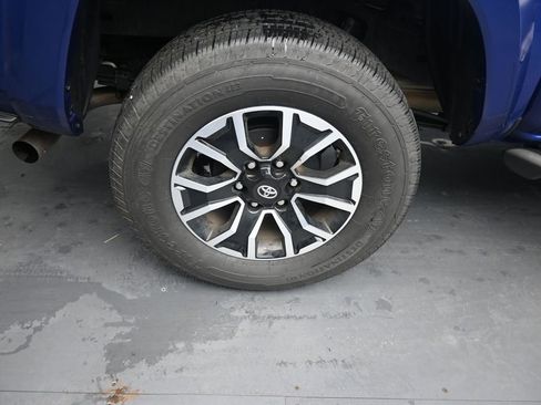 Used 2023 Toyota Tacoma TRD Sport w/ Advanced Technology Package AWD/4WD image 10