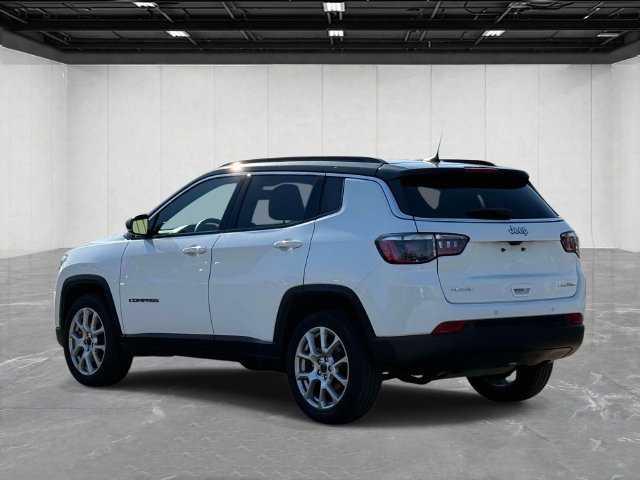 Used 2025 Jeep Compass Limited AWD/4WD image 7