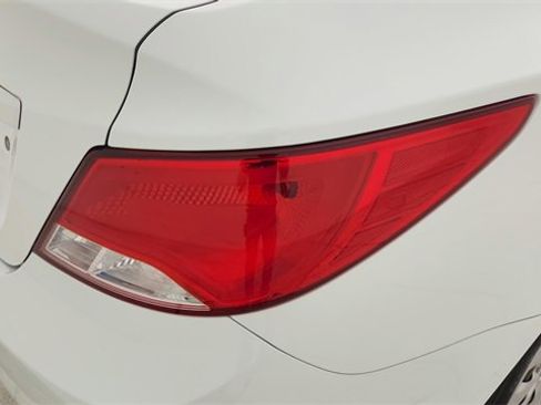 Used 2015 Hyundai Accent GLS image 11