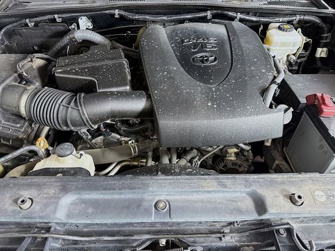 Used 2017 Toyota Tacoma TRD Off-Road w/ Tow Package (A/T) image 36