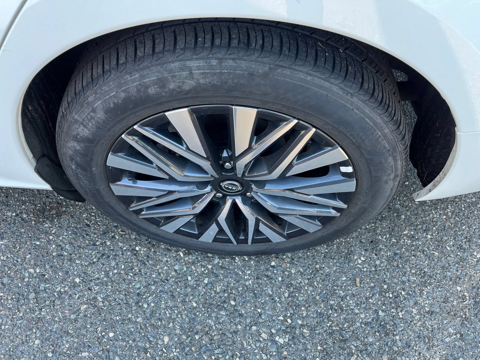 Used 2025 Nissan Altima 2.5 SV FWD image 30