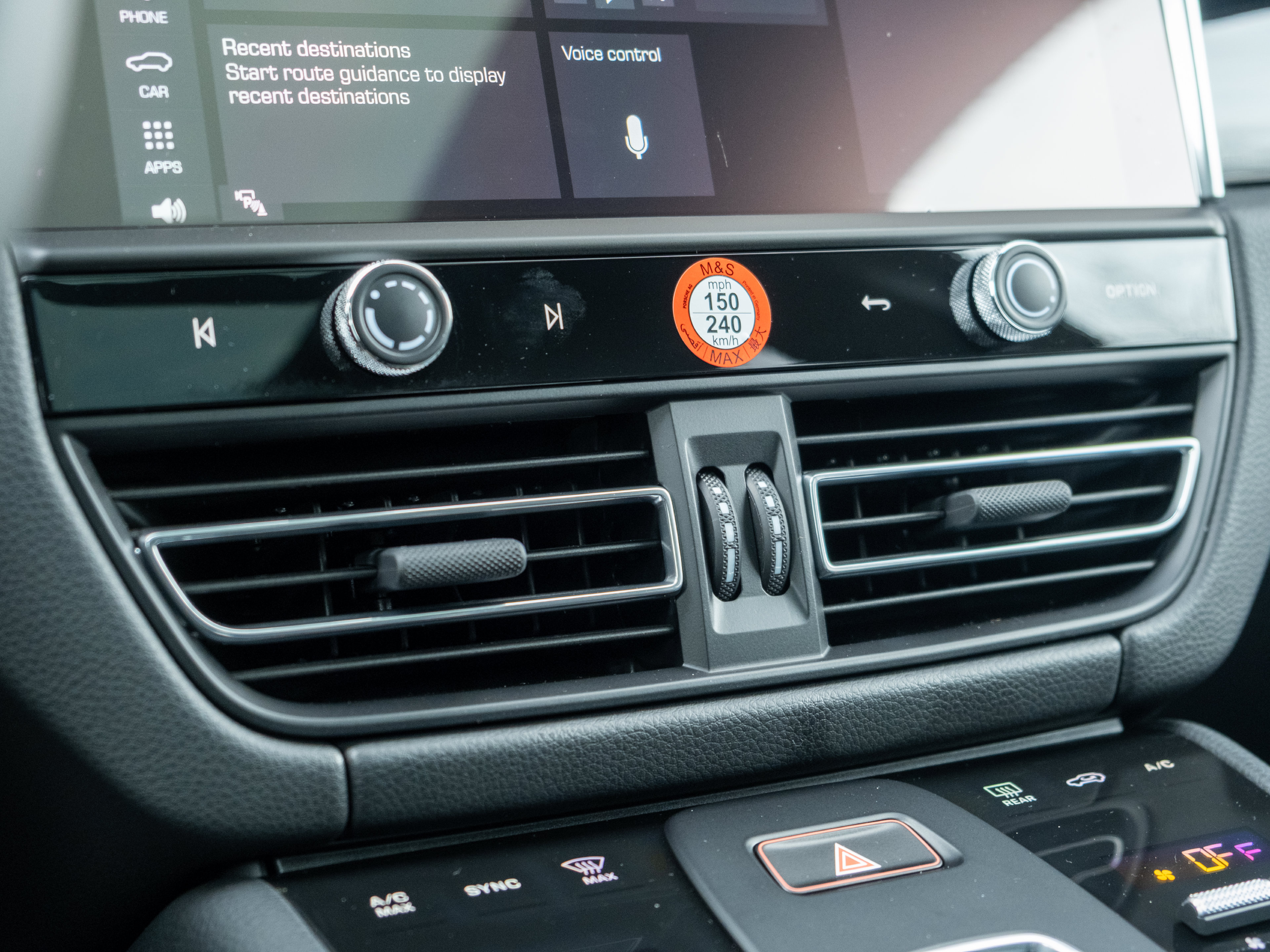 Certified 2026 Porsche Macan AWD/4WD image 30
