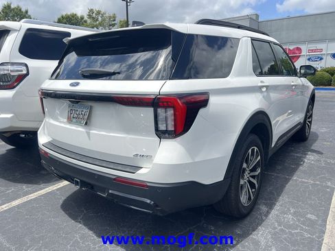 Used 2025 Ford Explorer ST-Line AWD/4WD image 3