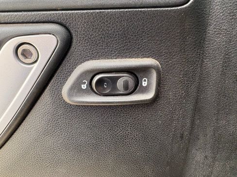 Used 2017 Jeep Wrangler Unlimited Sahara AWD/4WD image 12