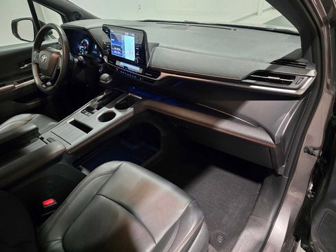Used 2022 Toyota Sienna XSE w/ XSE Plus Package image 14