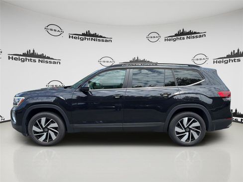 Used 2025 Volkswagen Atlas SE AWD/4WD image 2